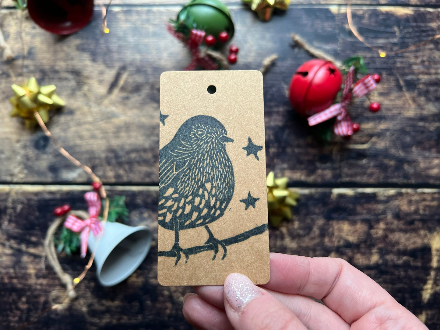 Robin gift tag on kraft paper