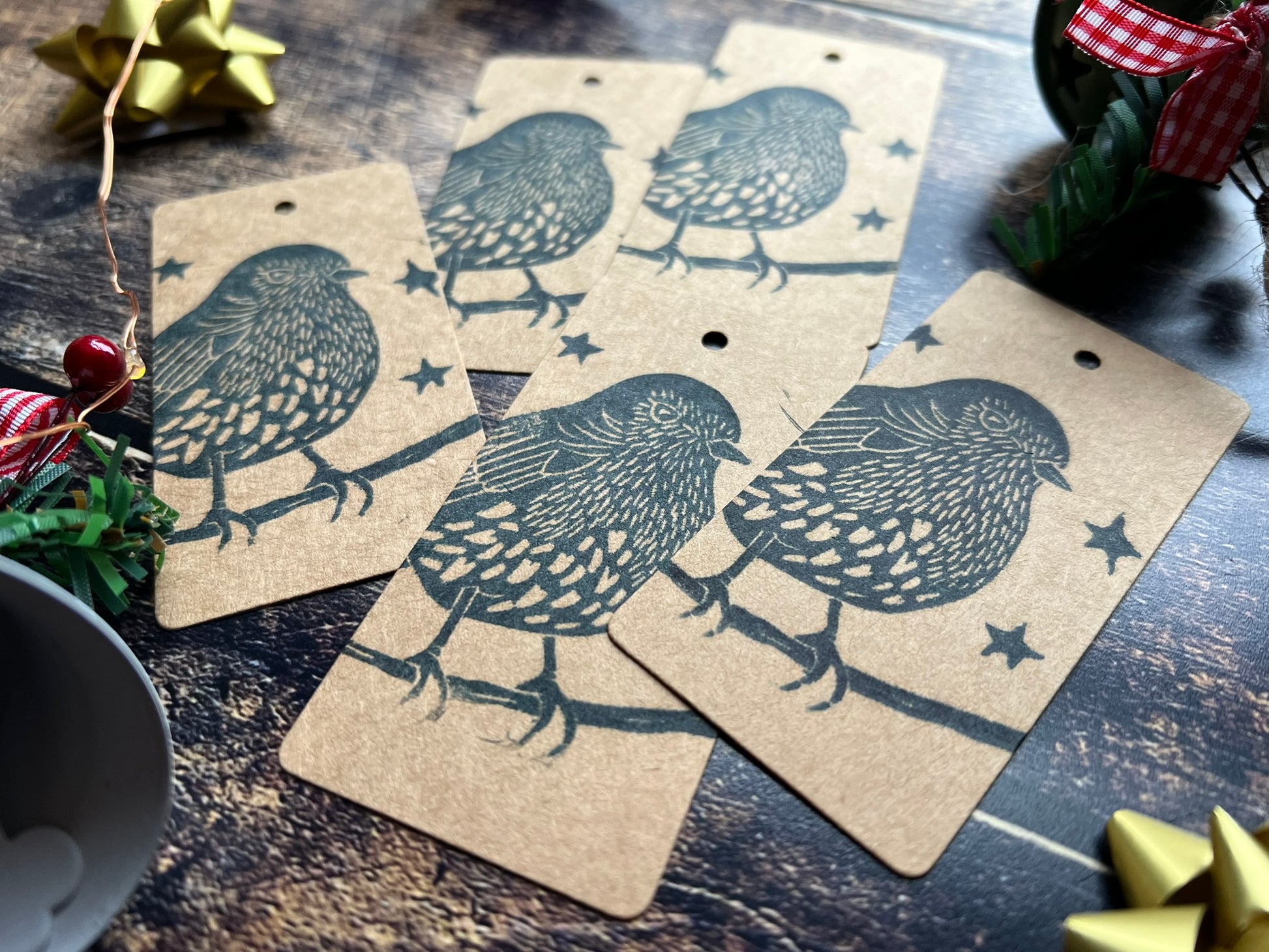 Robin gift tag on kraft paper